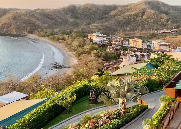 Paseo Miraflores 32 At Catalinas